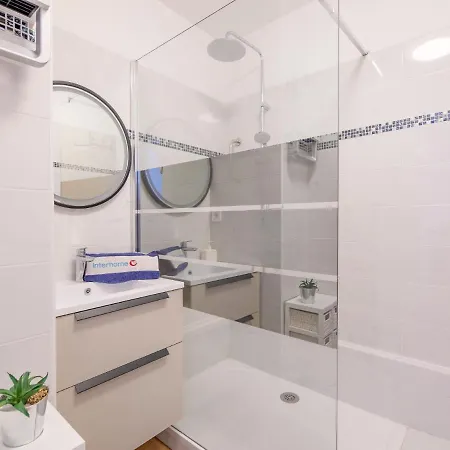 Daire Quartier Latin-13 By Interhome *